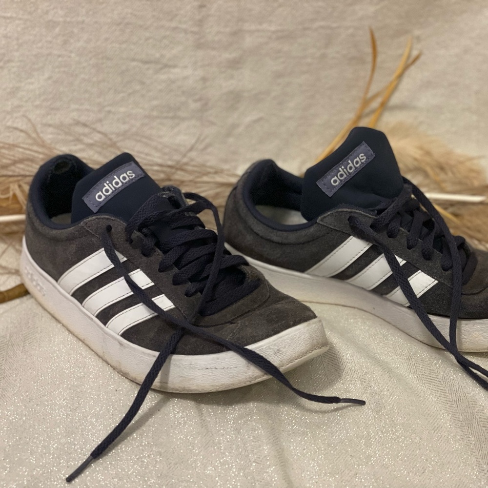 Adidas Tennis shoes